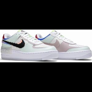 Wmns Air Force 1 Shadow SE 'Pixel Swoosh - Barely Green'